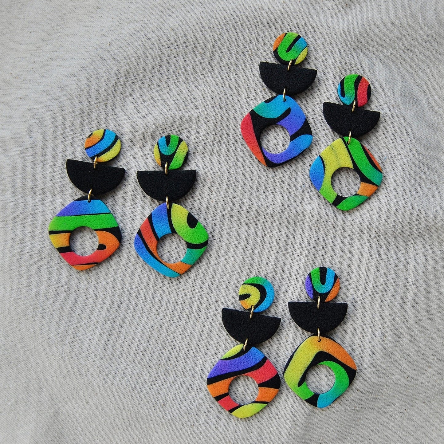 Polly Dangles | gradient