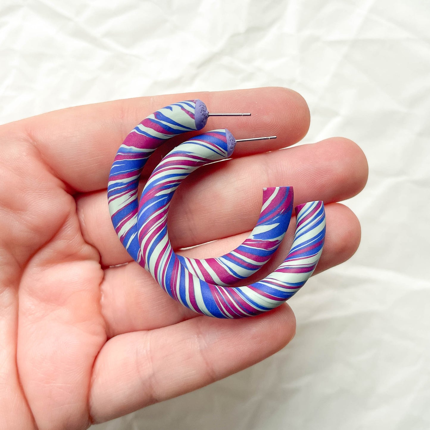 Créoles rétro arc-en-ciel