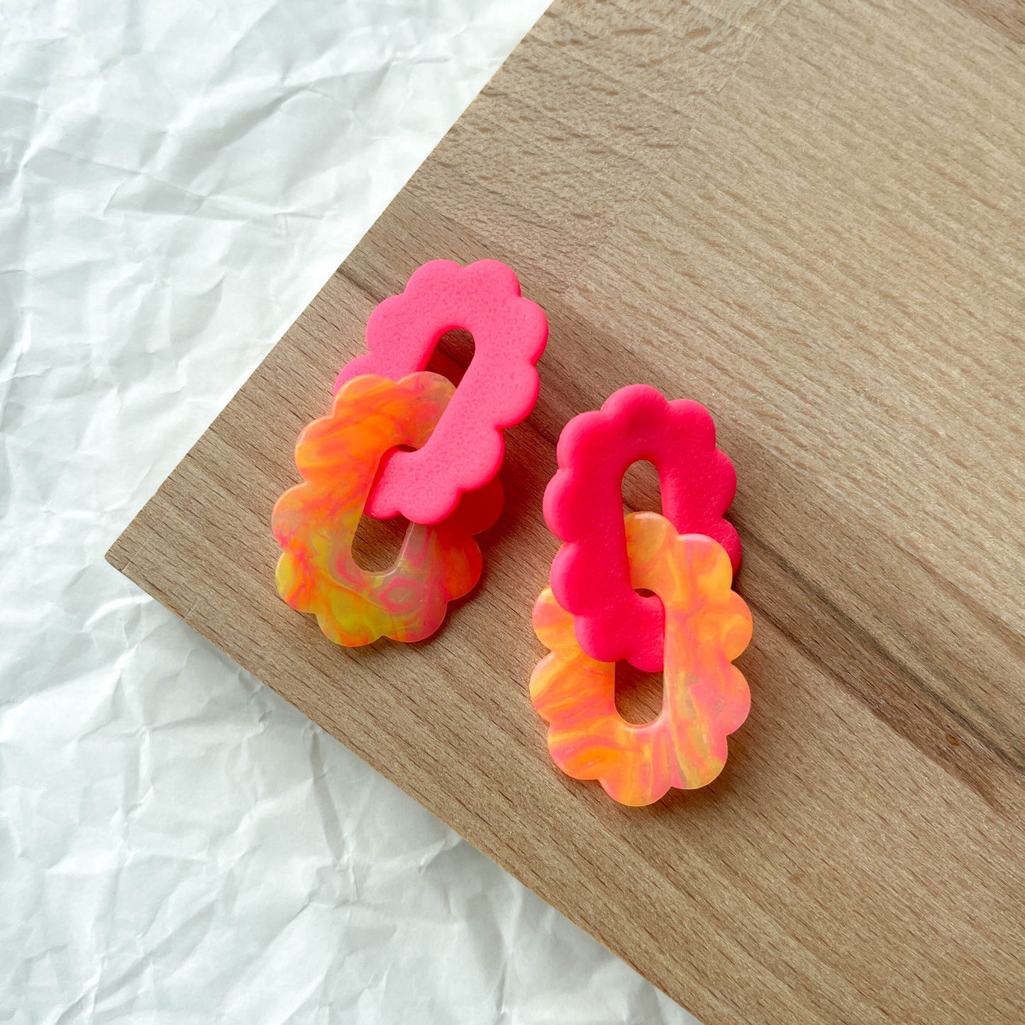 Daisy Daze Links | neon light