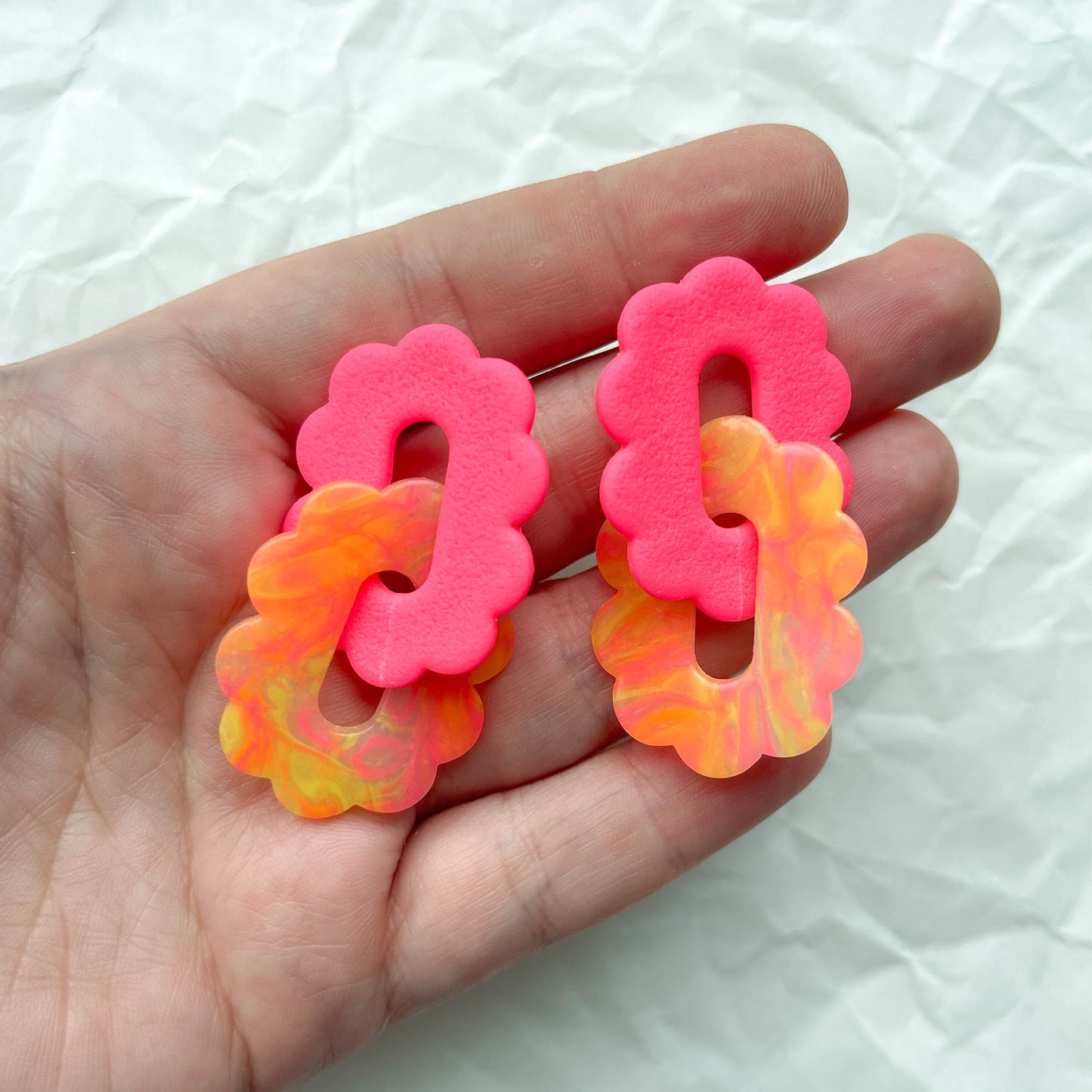 Daisy Daze Links | neon light