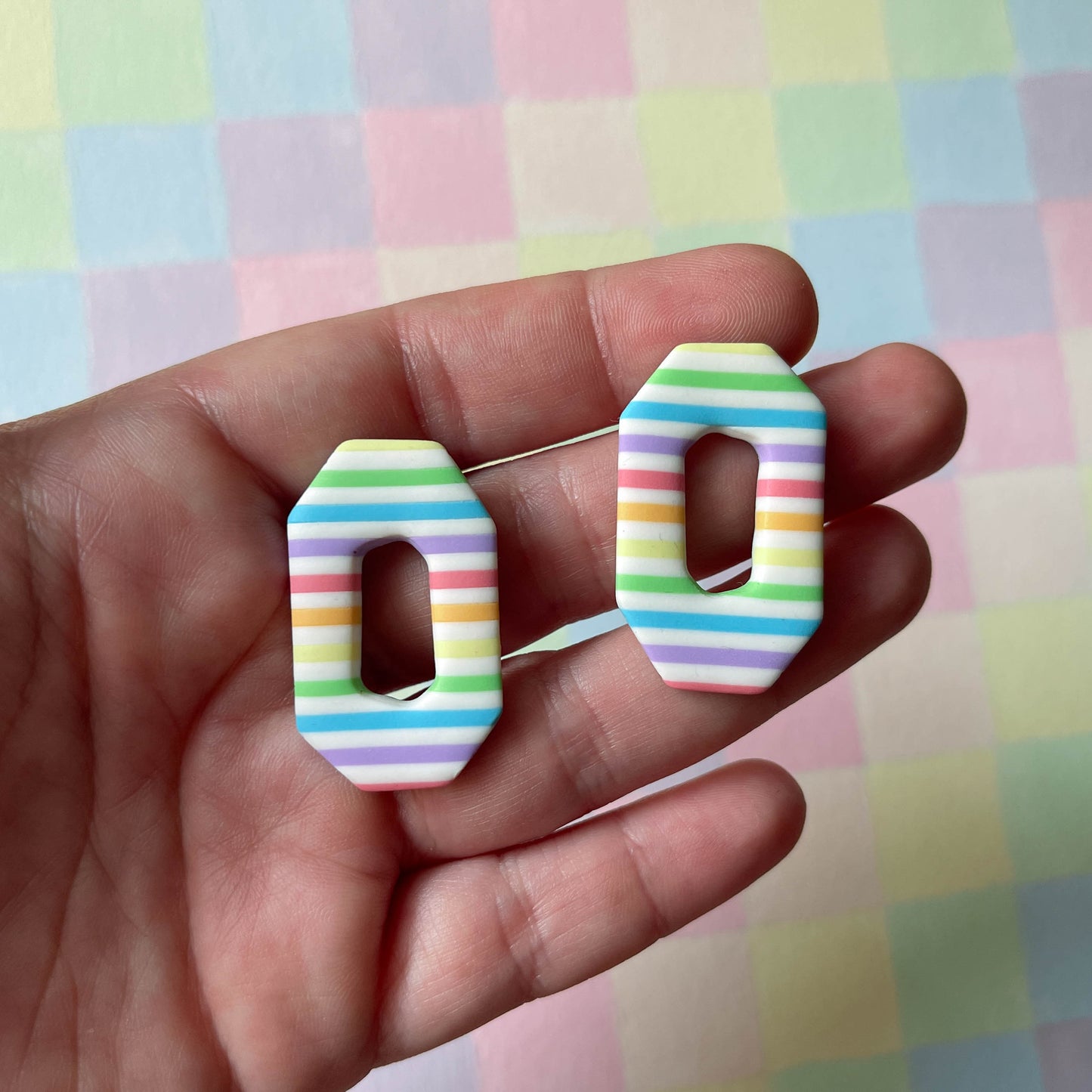 Clous d'oreilles rayés